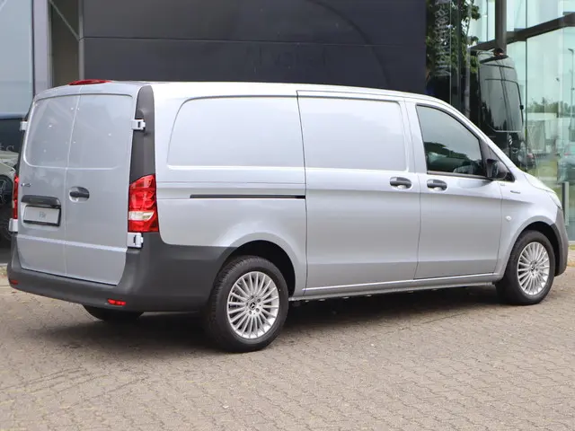 Mercedes-Benz eVito eVito Lang 66 kWh 2024 Elektrisch 2