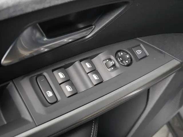 Peugeot 5008 1.2 Hybrid 136 Allure 2025 Hybride Benzine 20