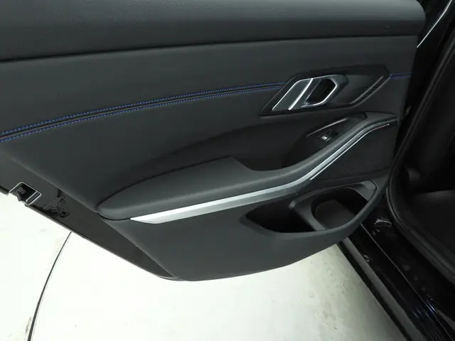 BMW 3 Serie Touring 318i 2022 Benzine 17