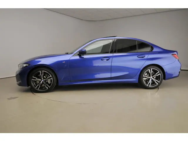 BMW 3 Serie Sedan 330d xDrive 2024 Diesel 2