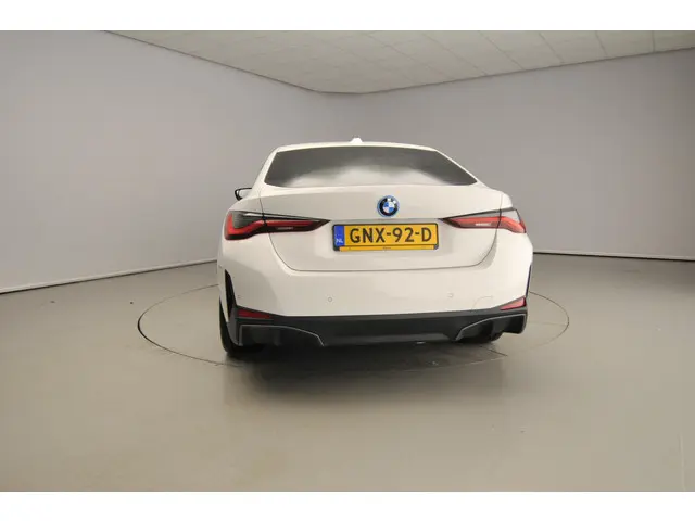 BMW i4 3