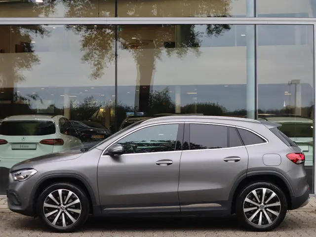 Mercedes-Benz GLA 250 e AMG Line 2021 Hybride Benzine 4