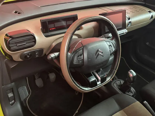 Citroën C4 Cactus 1.2 VTi Feel 2015 Benzine 3