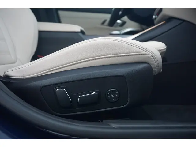 BMW 3 Serie Sedan 330i 2026 Benzine 11