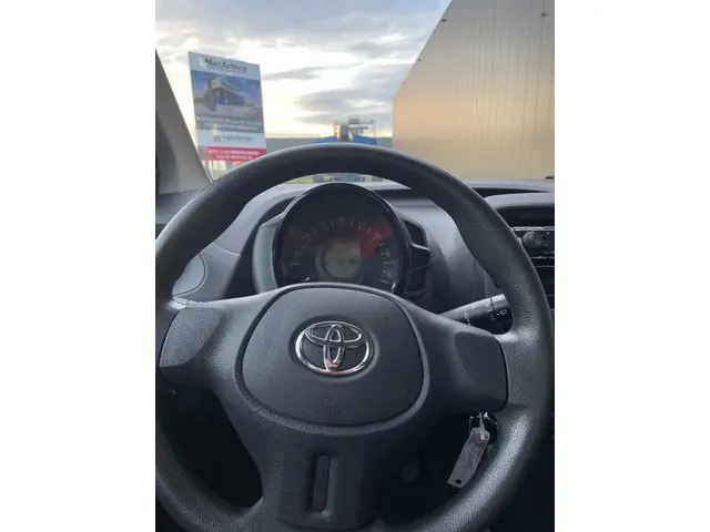Toyota Aygo 1.0 VVT-i x NEW APK (C1,107) 2017 Benzine 12