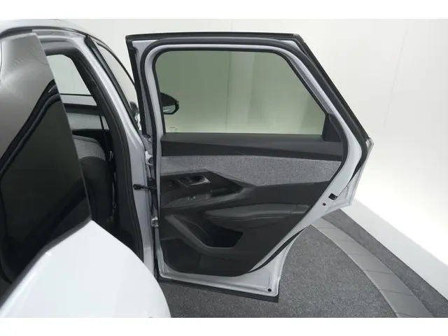 Peugeot 3008 Hybrid 136 e-DSC6 GT 2024 Hybride Benzine 77