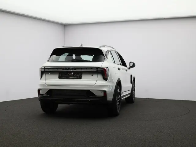 Lynk & Co 01 1.5 Core 2025 Hybride Benzine 8