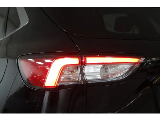 Ford Kuga 2.5 PHEV Vignale 2024 Hybride Benzine 12