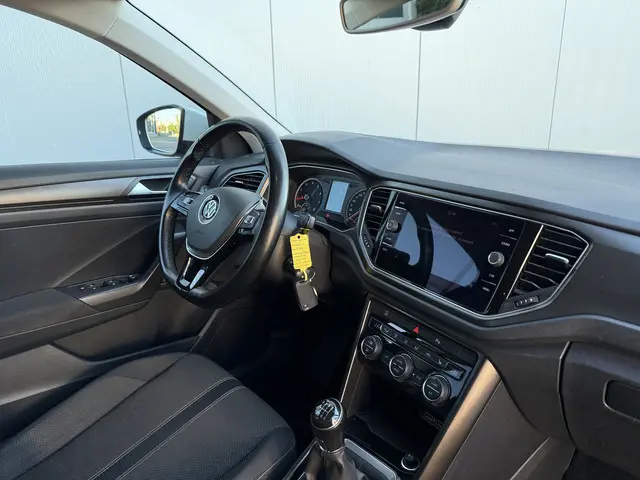 Volkswagen T-Roc 1.5 TSI 150pk Sport 2018 Benzine 14