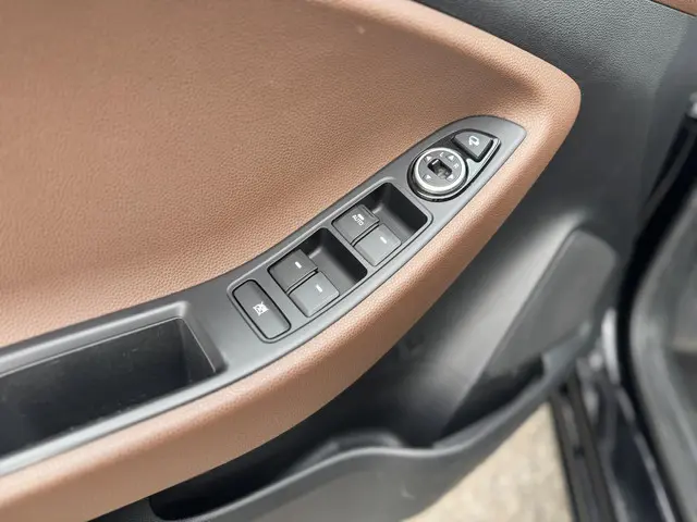 Hyundai i20 1.2 HP i-Motion Comfort 2015 Benzine 10