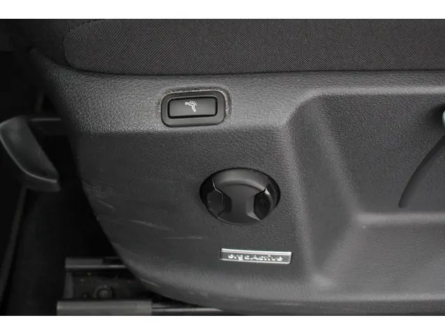 Volkswagen Touran 1.5 TSI DSG Highline 7p 2021 Benzine 28