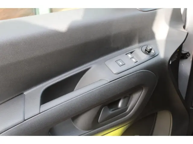 Opel Combo 1.2 PureTech 110 S&S L1 BTW VRIJ !! 2024 Benzine 16