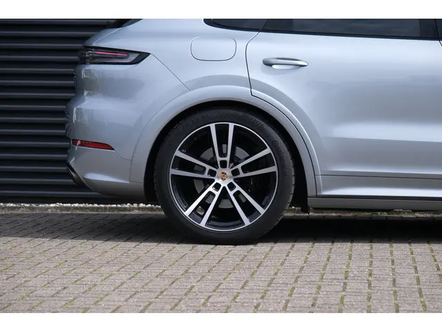 Porsche Cayenne 3.0 E-Hybrid 2023 Hybride Benzine 7