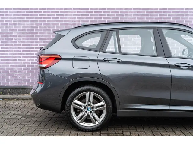 BMW X1 xDrive25e High Executive 2022 Hybride Benzine 8