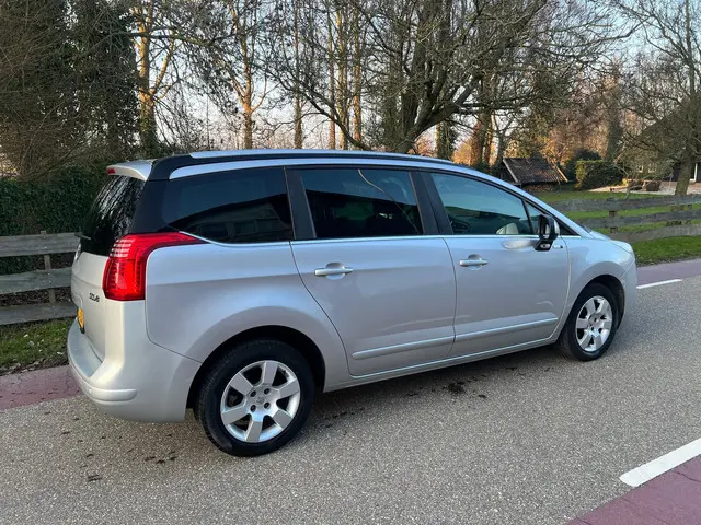 Peugeot 5008 1.6 THP Style 7p. Clima Pano 2013 Benzine 16