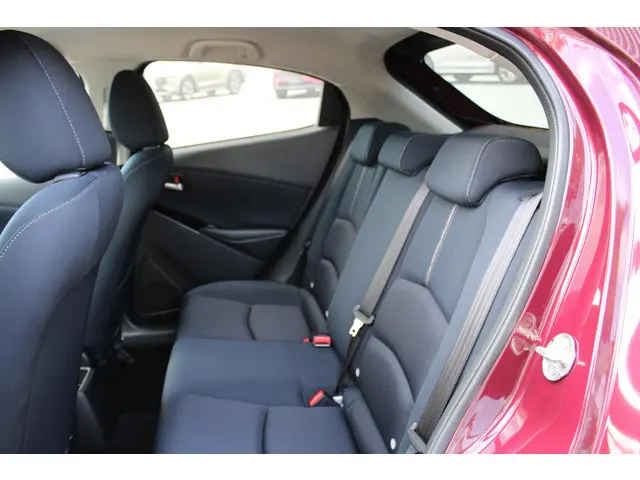 Mazda 2 1.5 Skyactiv-G Luxury 2022 Benzine 26