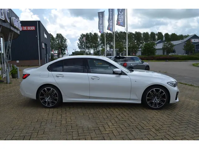BMW 3 Serie 2.0 260 pk M-Sport Edition / 19"M / 2020 Benzine 8