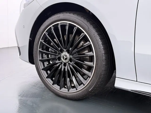 Mercedes-Benz CLA 250 e AMG line 2025 Hybride Benzine 7