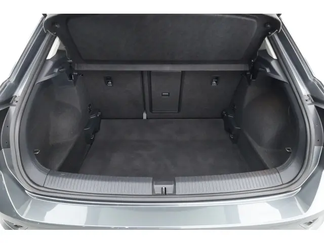 Volkswagen T-Roc 1.5 TSI 150 PK Sport (DSG) 2019 Benzine 28