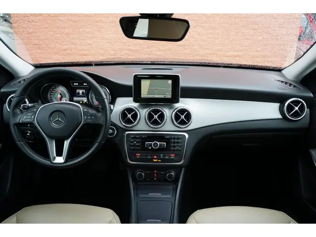 Mercedes-Benz GLA 180 Ambition 2015 Benzine 4