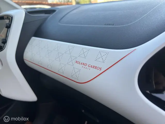 Peugeot 108 1.2 Puretech TOP! Roland Garros 2015 Benzine 12