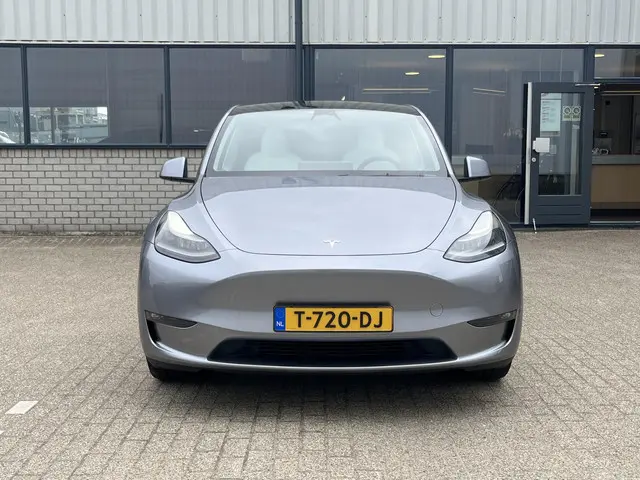 Tesla Model Y Long Range AWD 75 kWh 2023 Elektrisch 37