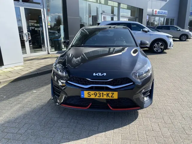 Kia ProCeed 3