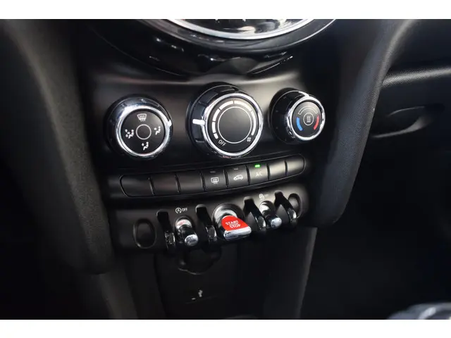 MINI One Mini 1.5 Essential 2021 Benzine 23