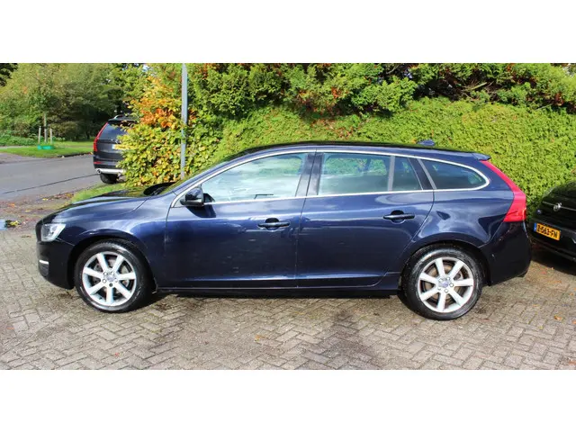 Volvo V60 1.5 T3 Momentum 2015 Benzine 2