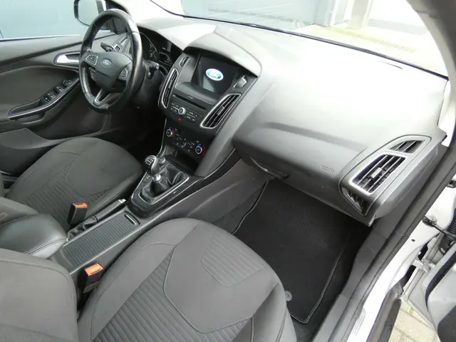 Ford Focus Wagon HELAAS VERKOCHT!!! 2017 Benzine 26