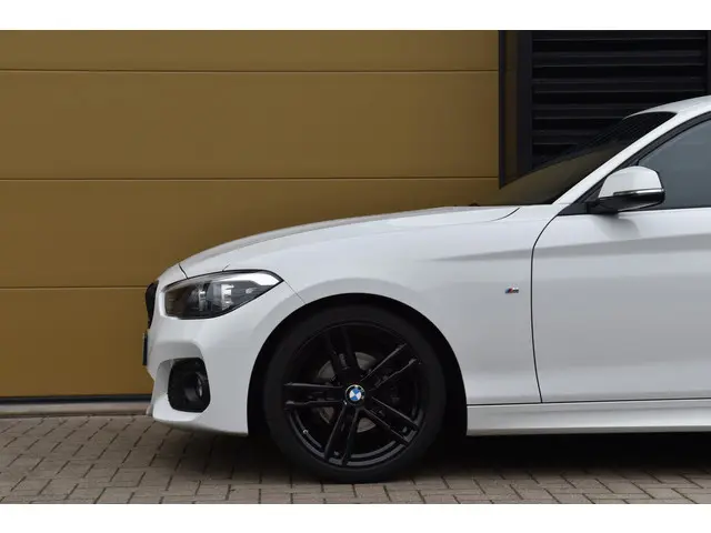 BMW 1 Serie 118i Executive 2018 Benzine 5