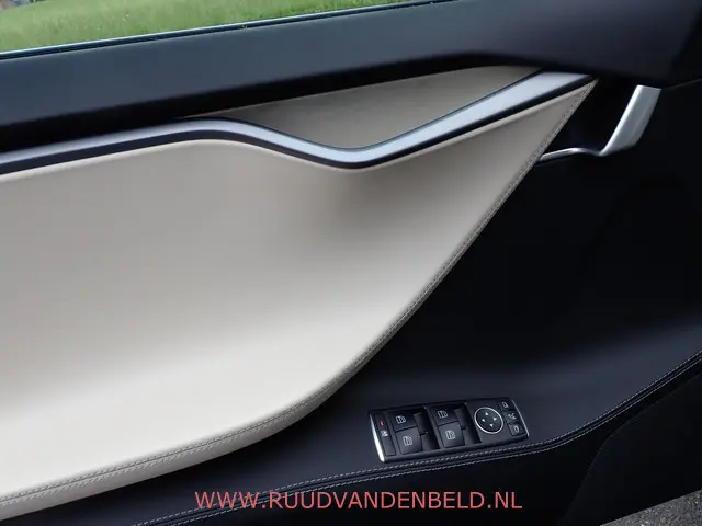 Tesla Model S 75D 2018 Elektrisch 27