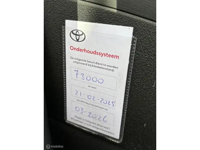 Toyota Yaris 1.3 VVT-i Dynamic / Garantie ! 2012 Benzine 24