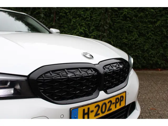 BMW 3 Serie 320i Executive Edition 2020 Benzine 6