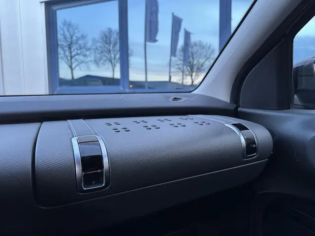 Citroën C4 Cactus 1.2 PureTech Shine 2019 Benzine 18