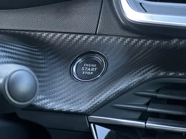 Peugeot 2008 1.2 Hybrid 145 GT 2026 Hybride Benzine 28