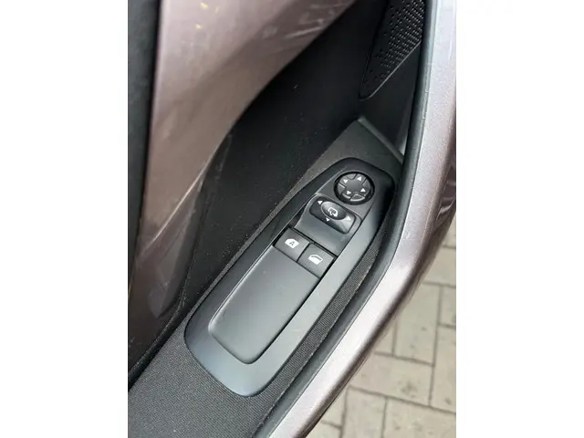 Peugeot 2008 1.2 PureTech Blue Lion 2016 Benzine 30
