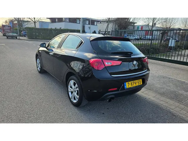 Alfa Romeo Giulietta AUTOMAAT NAP 2014 Benzine 4