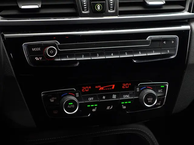 BMW X1 sDrive18i M Sport Aut- 2017 Benzine 13