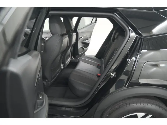 Peugeot 2008 PureTech 130 EAT8 GT 2025 Benzine 32