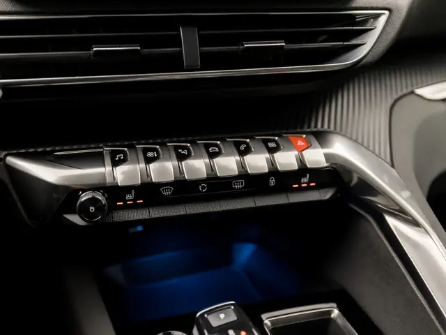 Peugeot 3008 1.2 PureTech Allure Sport 2021 Benzine 9