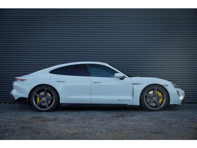 Porsche Taycan Turbo 93 kWh 2020 Elektrisch 13