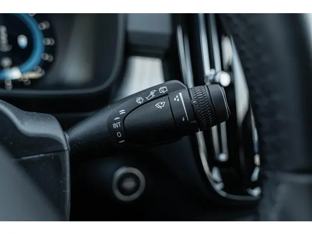 Volvo XC40 2.0 B4 Plus Dark 2025 Benzine 32