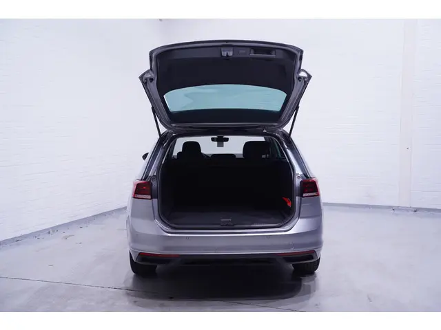 Volkswagen Passat Variant 2.0 TDI Conceptline 2023 Diesel 9