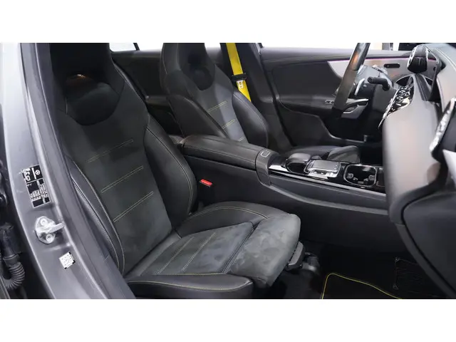 Mercedes-Benz A-Klasse 250 Premium Plus 2019 Benzine 35