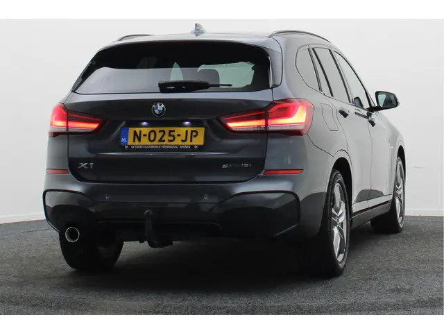 BMW X1 sDrive18i High Executive 2021 Benzine 18