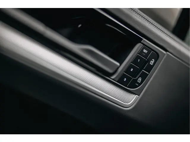 Porsche Cayenne Coupé 3.0 E-Hybrid 2024 Hybride Benzine 35