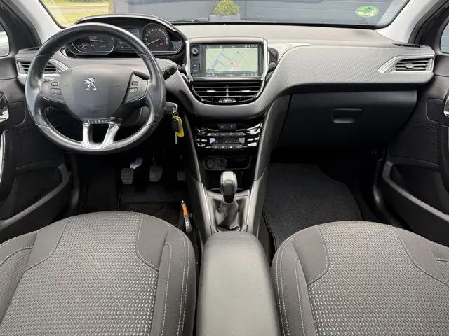 Peugeot 208 1.2 PureTech Allure 2018 Benzine 10
