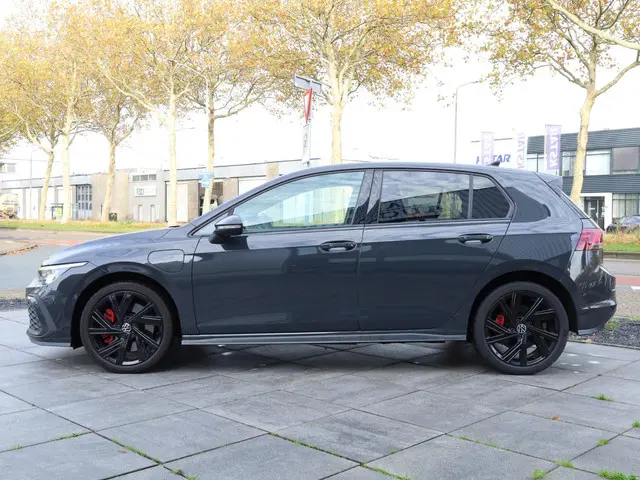 Volkswagen Golf GTE 2022 Hybride Benzine 2