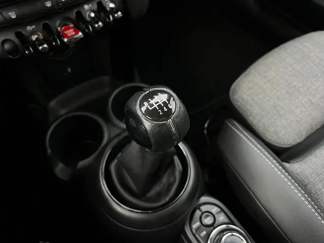 MINI Cooper 1.5 Business Edition 2021 Benzine 15